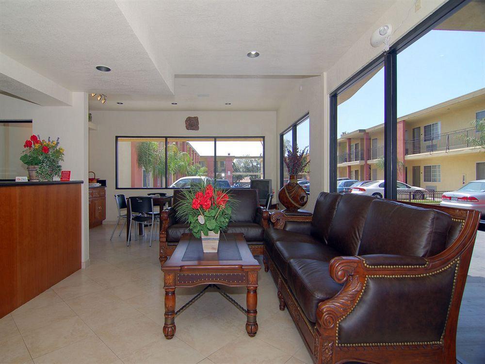 American Inn & Suites Pomona Interior photo